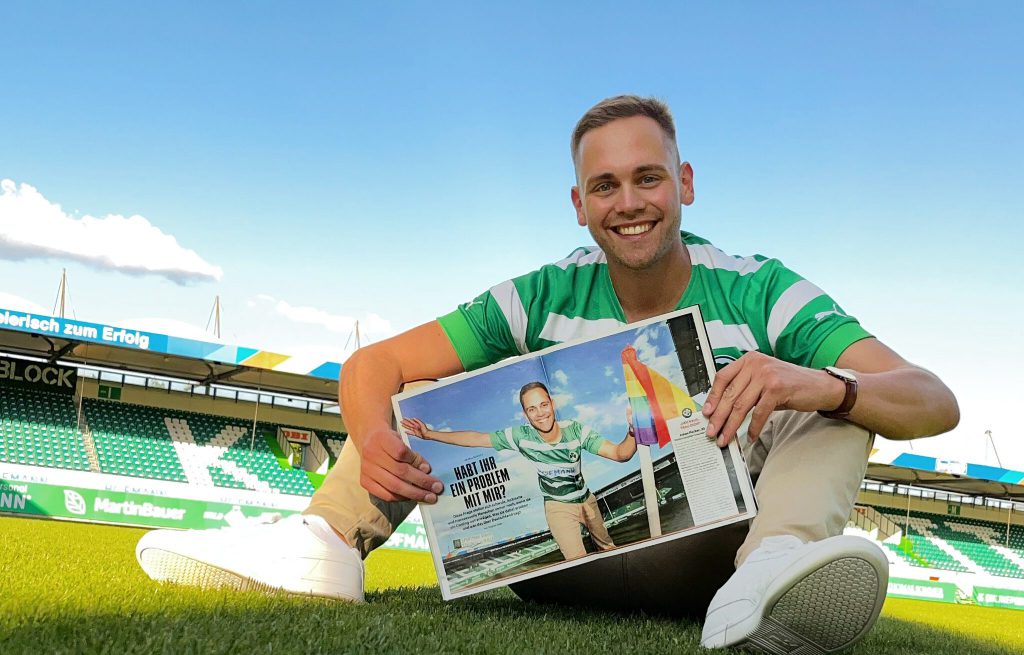 Julian Pecher ist Stadionsprecher bei der SpVgg Greuther Fürth. Mit seinem offenen Umgang mit dem Thema Homosexualität möchte er eine Vorbild-Funktion einnehmen.